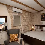 Anima Genovese - Old Town - Sea View Apartment Rovinj